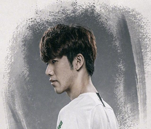 faker ： ＂在我与 SKT 的时光中，我有许多美好的回忆；与 T1 一起，我经历了很多个人成长＂